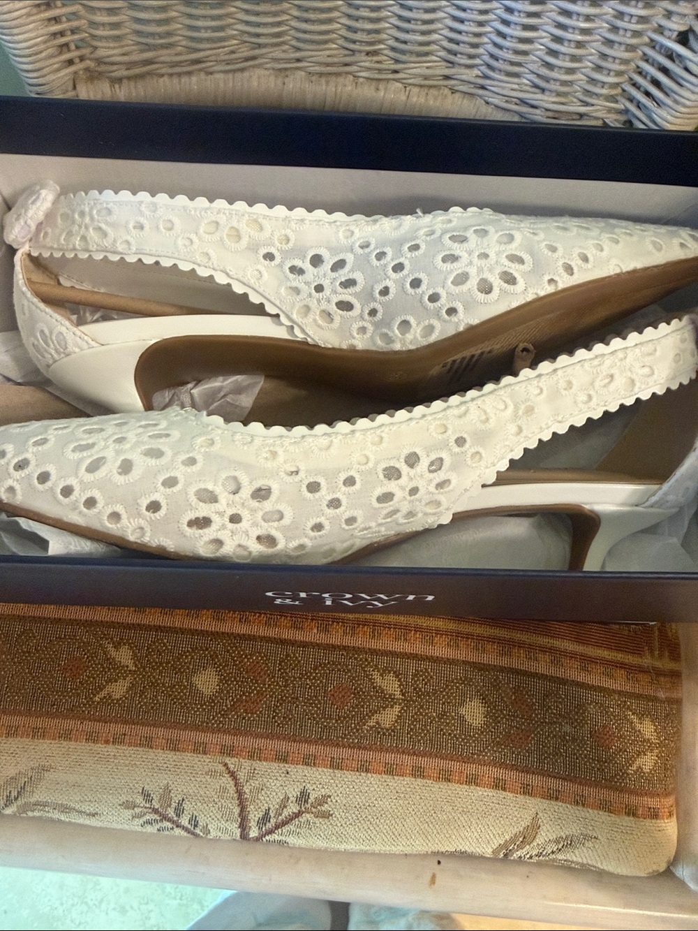 New Crown & Ivy White Eyelet Slingback Kitten Heels - Picture 8 of 8
